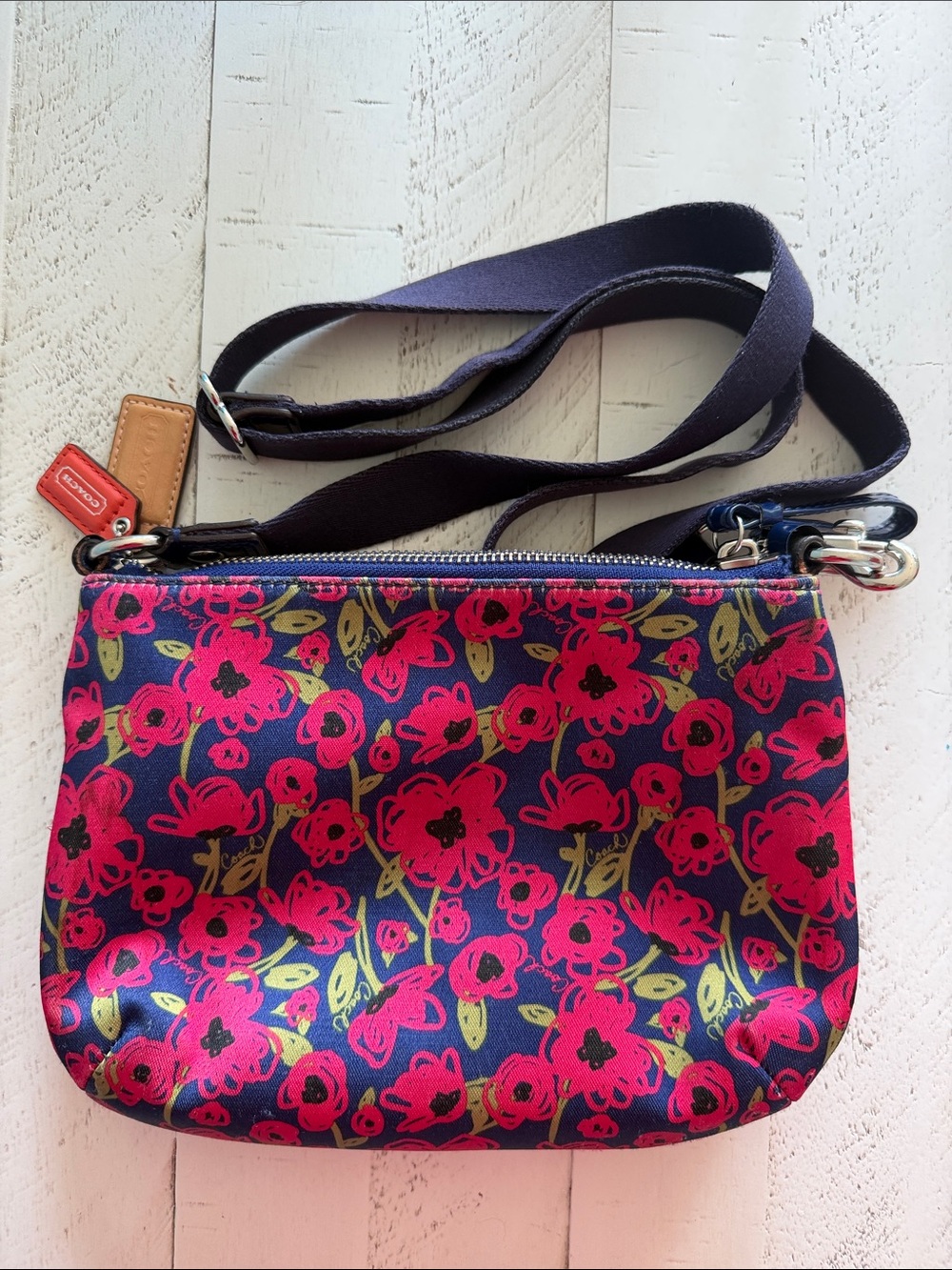 Vintage Coach Poppy Crossbody in Pink and Navy - Picture 2 of 4